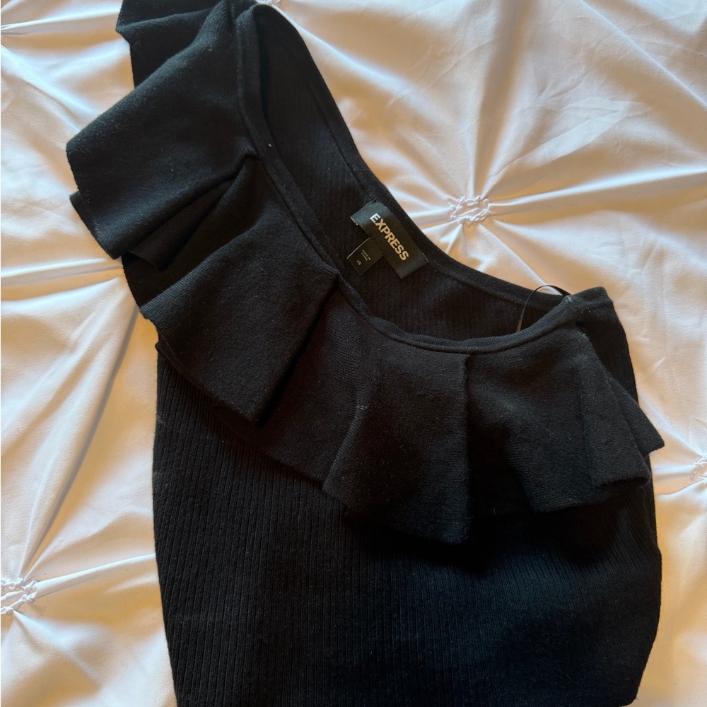 Express Black One-Shoulder Ruffle Crop Top - Picture 3 of 7